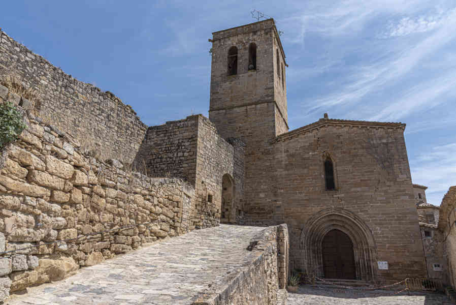 Lleida - Guimerà 18 - iglesia parroquial de Santa María de Guimerà.jpg